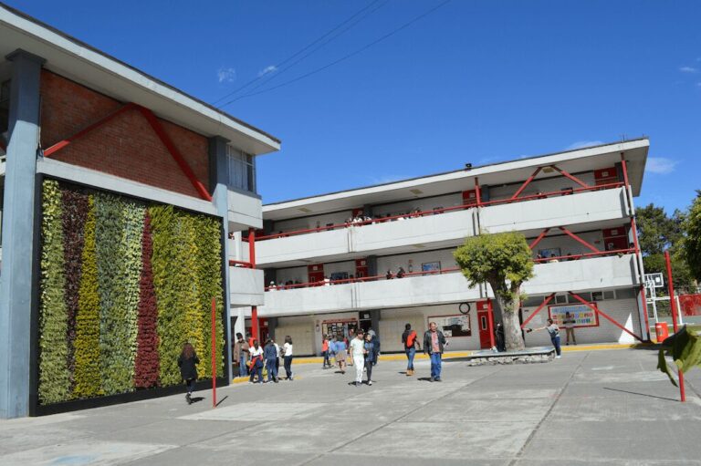 colegio madrid alumnos becas 768x511